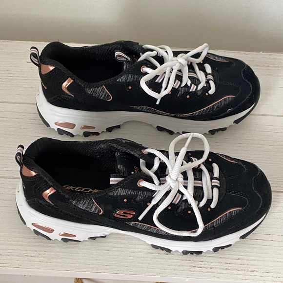 Skechers Black and White Athletic Shoes wide fit - Picture 4 of 7